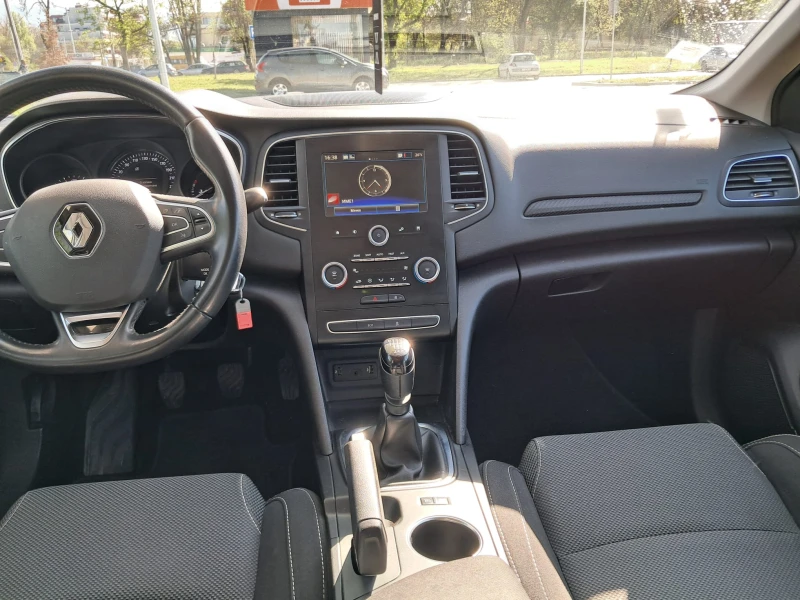 Renault Megane 1.5 , снимка 9 - Автомобили и джипове - 49969241