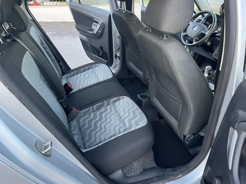 Skoda Fabia 1.2I 69кс. 72 000км EURO 4 КЛИМАТИК , снимка 10 - Автомобили и джипове - 52383328