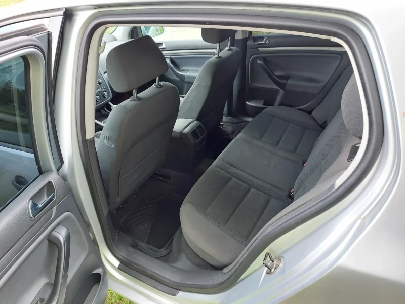 VW Golf 1.9 TDI, снимка 7 - Автомобили и джипове - 52448672