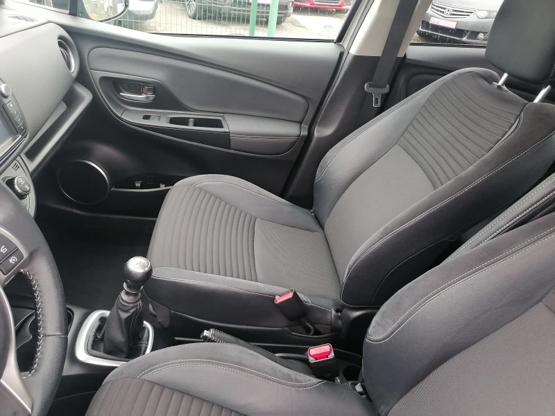 Toyota Yaris 1.33 I , снимка 11 - Автомобили и джипове - 53532885