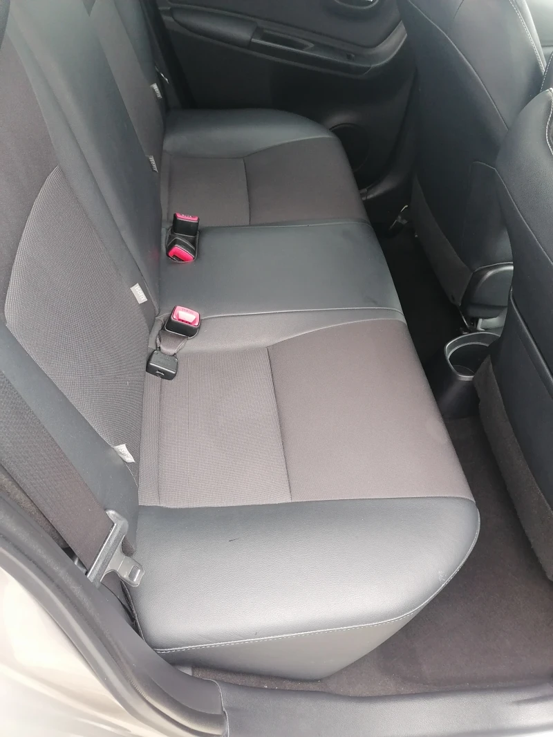 Toyota Yaris 1.33 I , снимка 13 - Автомобили и джипове - 53532885