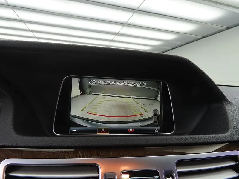Mercedes-Benz E 300 Elegance - САМО 30% АВАНС, снимка 12 - Автомобили и джипове - 56002490