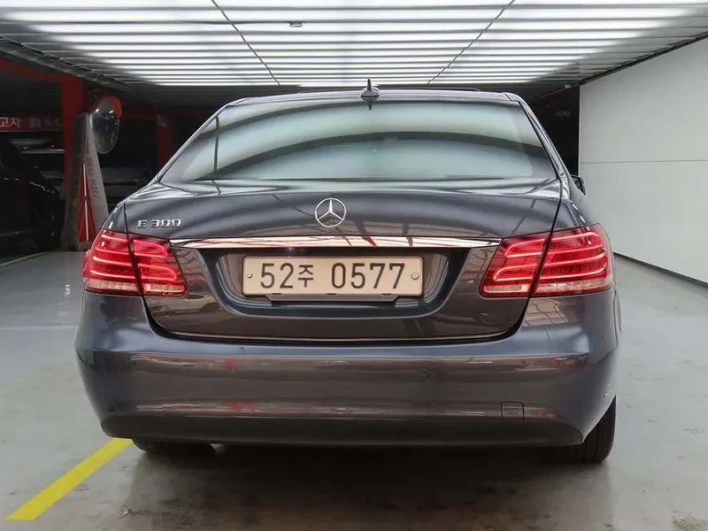 Mercedes-Benz E 300 Elegance - САМО 30% АВАНС, снимка 3 - Автомобили и джипове - 56002490