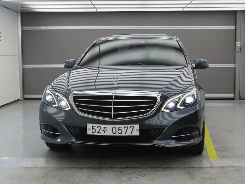 Mercedes-Benz E 300 Elegance - САМО 30% АВАНС, снимка 2 - Автомобили и джипове - 56002490
