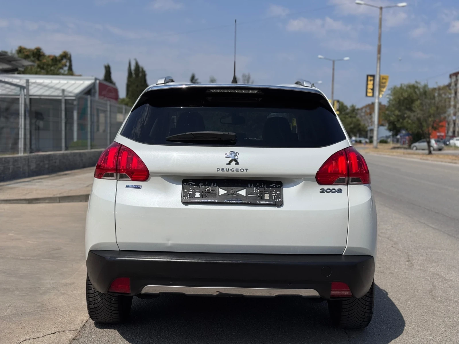 Peugeot 2008 1.6BlueHDI 120кс 6ск * ALLURE* NAVI* КОЖА* ПЕРФЕКТ - изображение 4