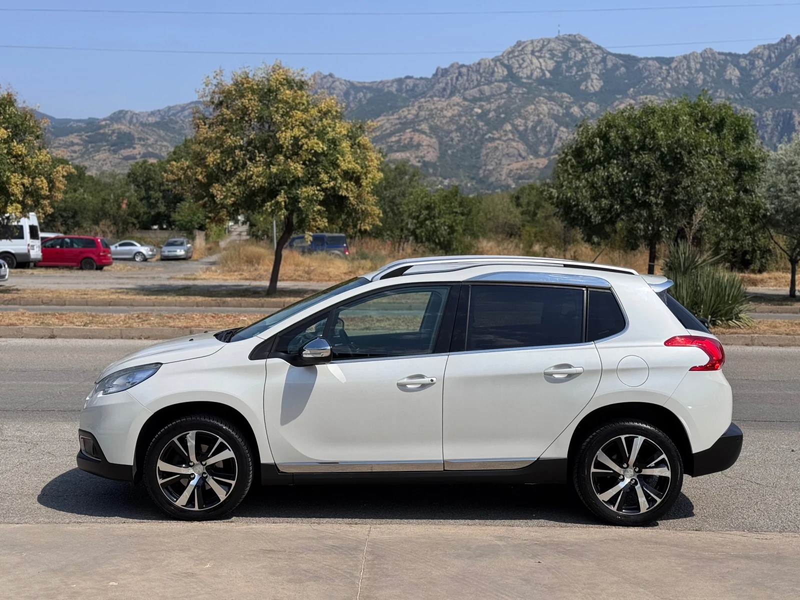 Peugeot 2008 1.6BlueHDI 120кс 6ск * ALLURE* NAVI* КОЖА* ПЕРФЕКТ - изображение 2