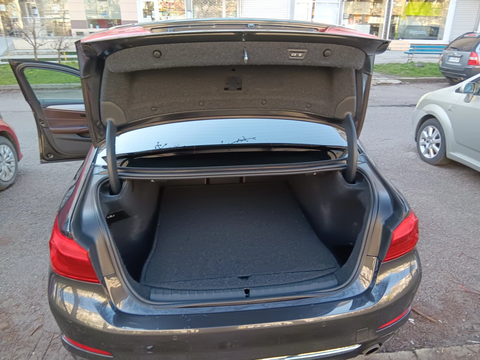 BMW 530  X Drive; Luxury Line, снимка 14 - Автомобили и джипове - 54096630