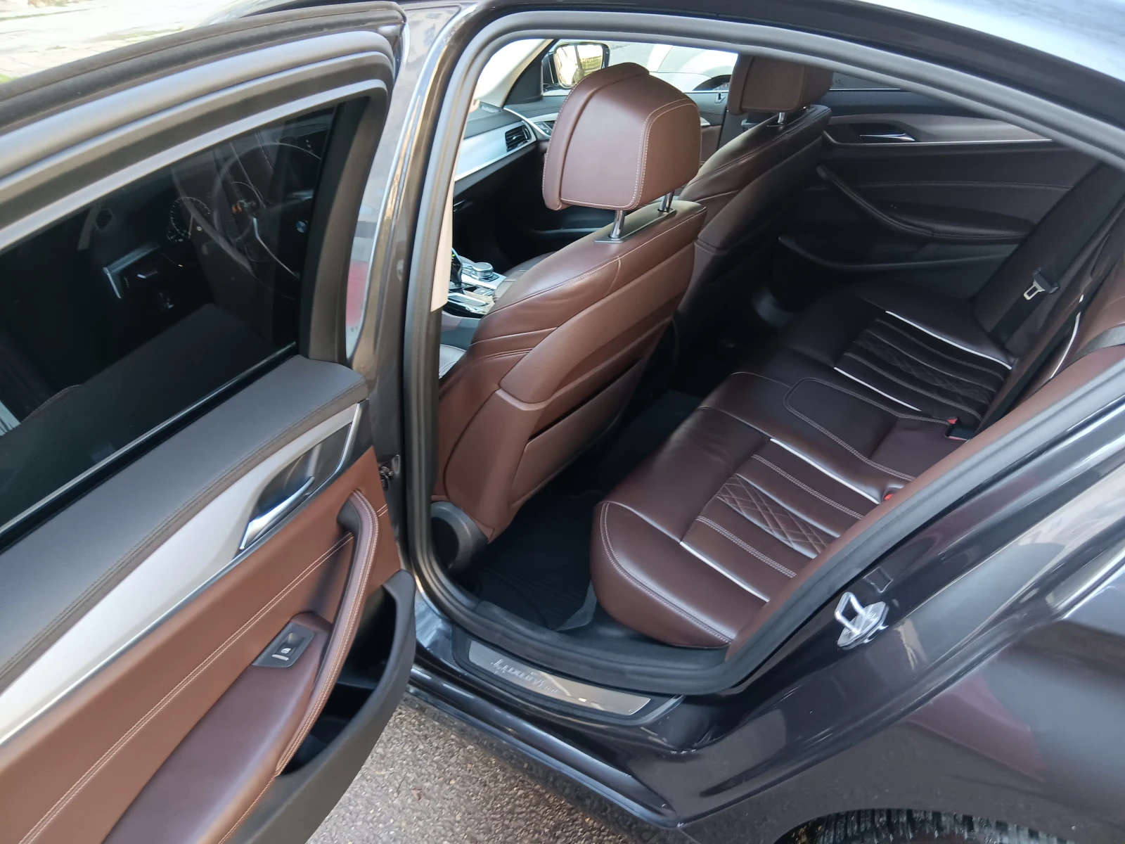 BMW 530  X Drive; Luxury Line, снимка 10 - Автомобили и джипове - 54096630