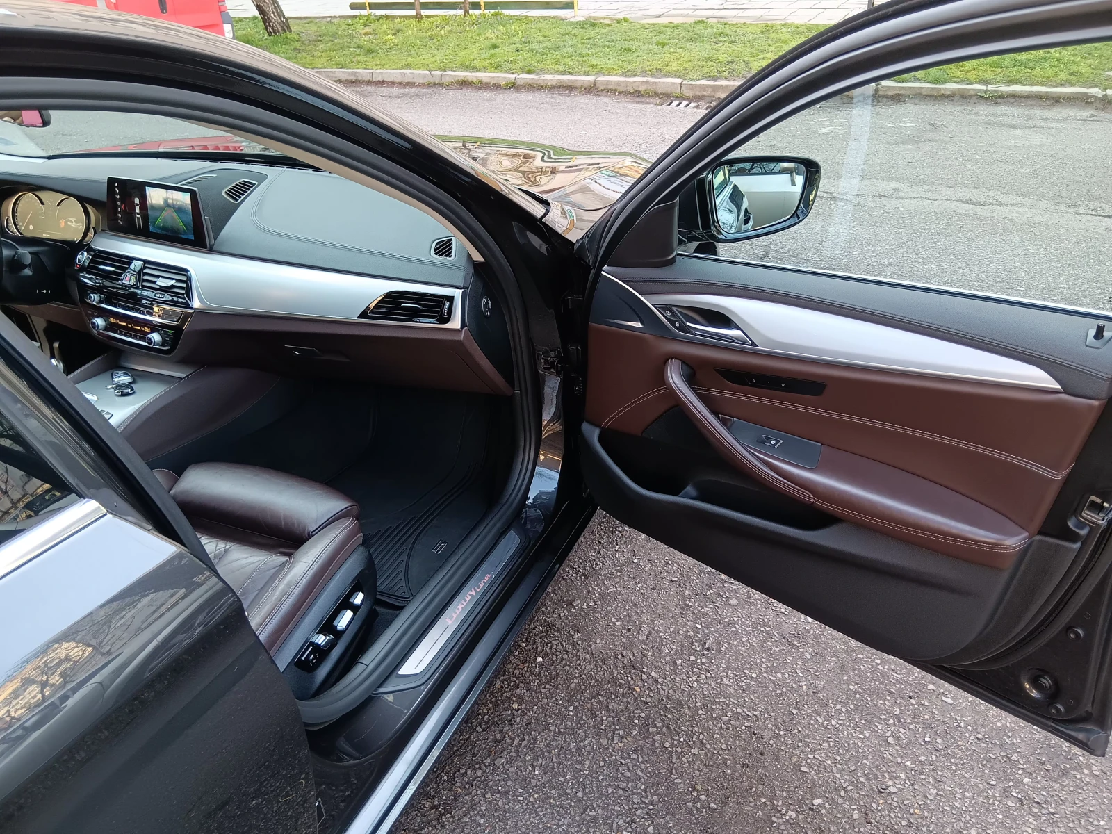 BMW 530  X Drive; Luxury Line, снимка 11 - Автомобили и джипове - 54096630