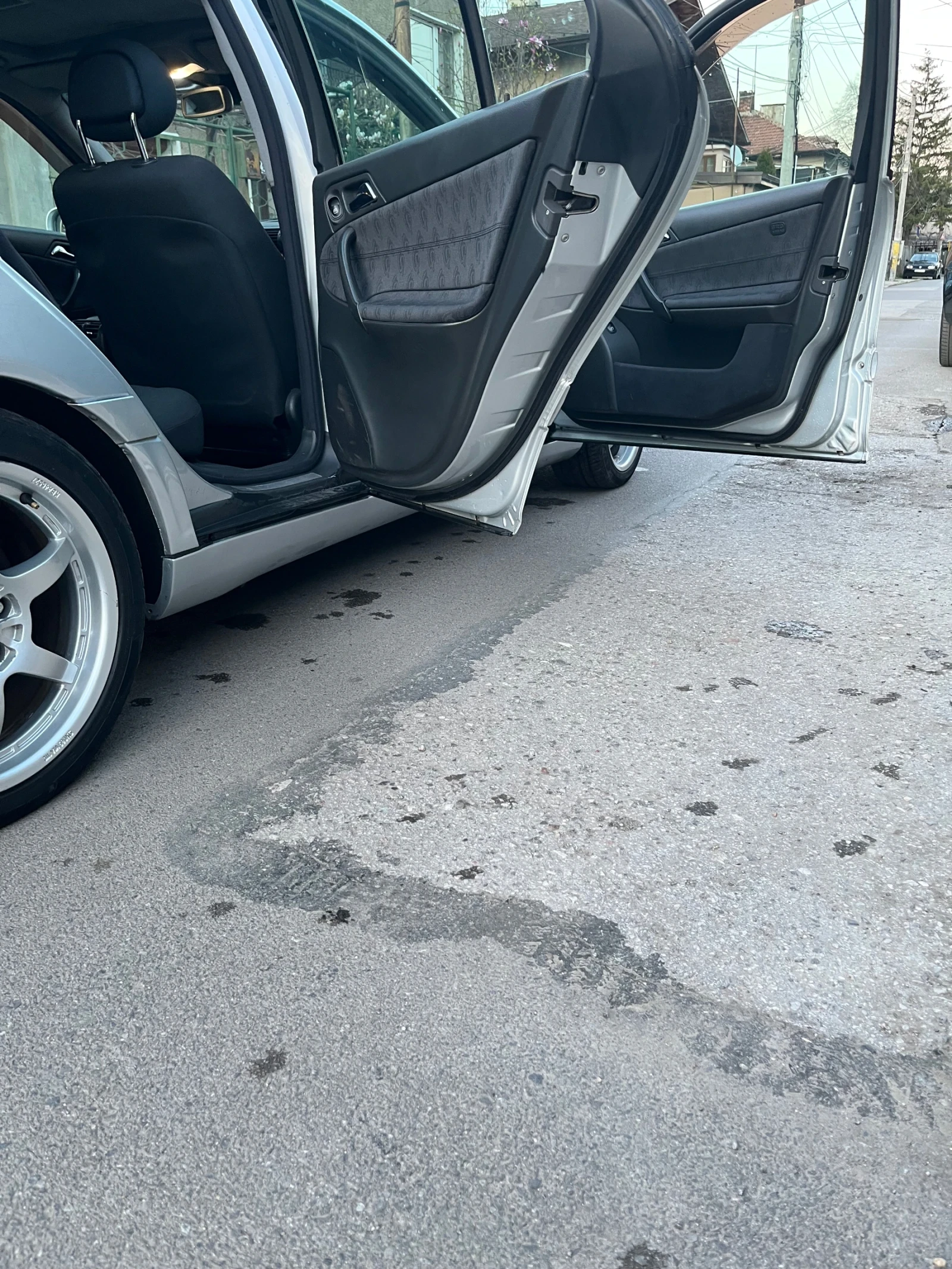 Mercedes-Benz C 220 2.2, снимка 11 - Автомобили и джипове - 54127816