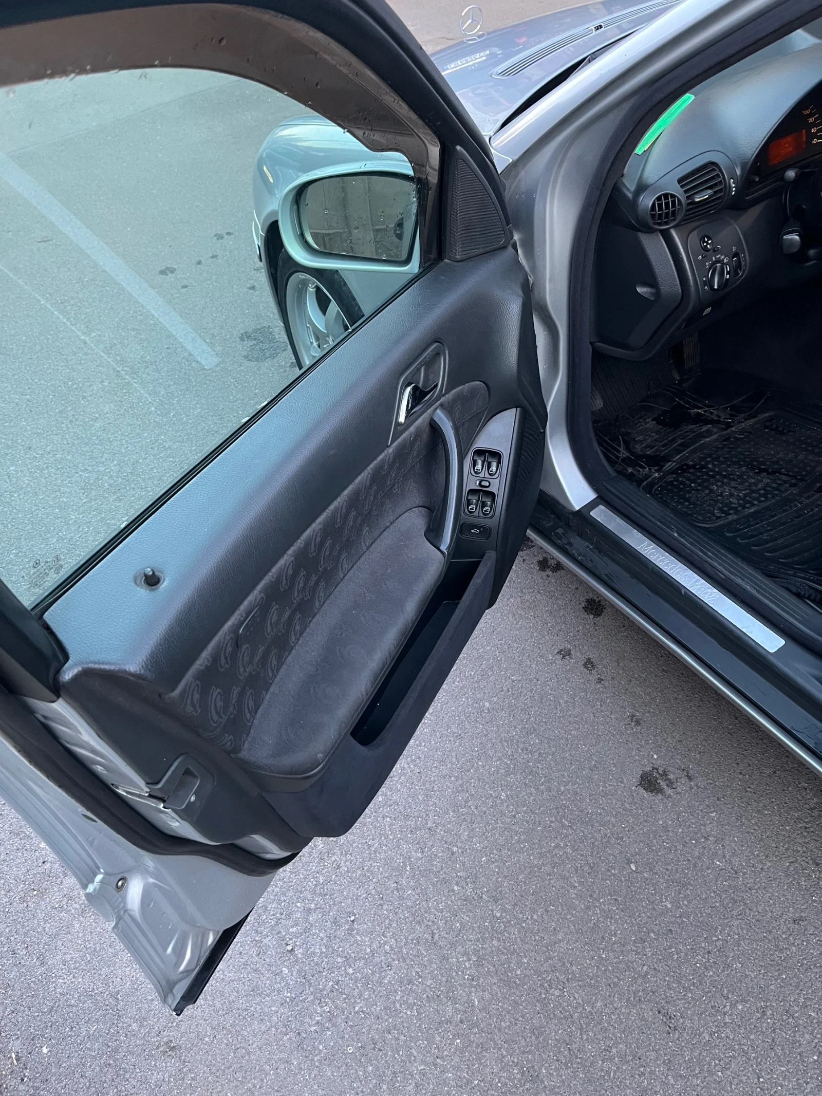 Mercedes-Benz C 220 2.2, снимка 5 - Автомобили и джипове - 54127816