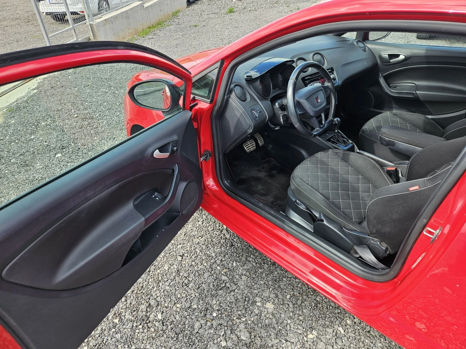 Seat Ibiza 1.4TSi CUPRA FR AUTOMATIC, снимка 10 - Автомобили и джипове - 54148792