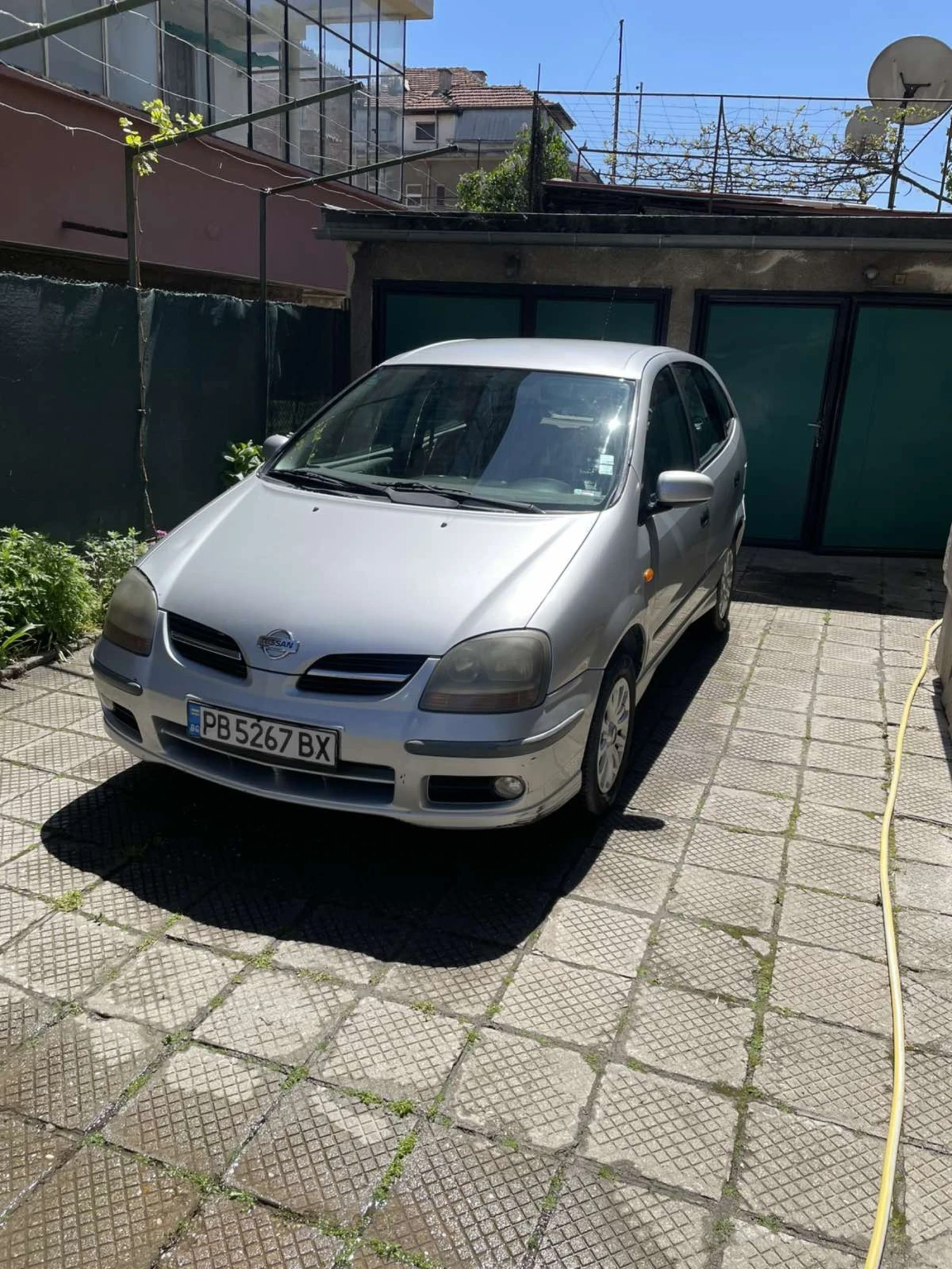 Nissan Almera tino 2.2