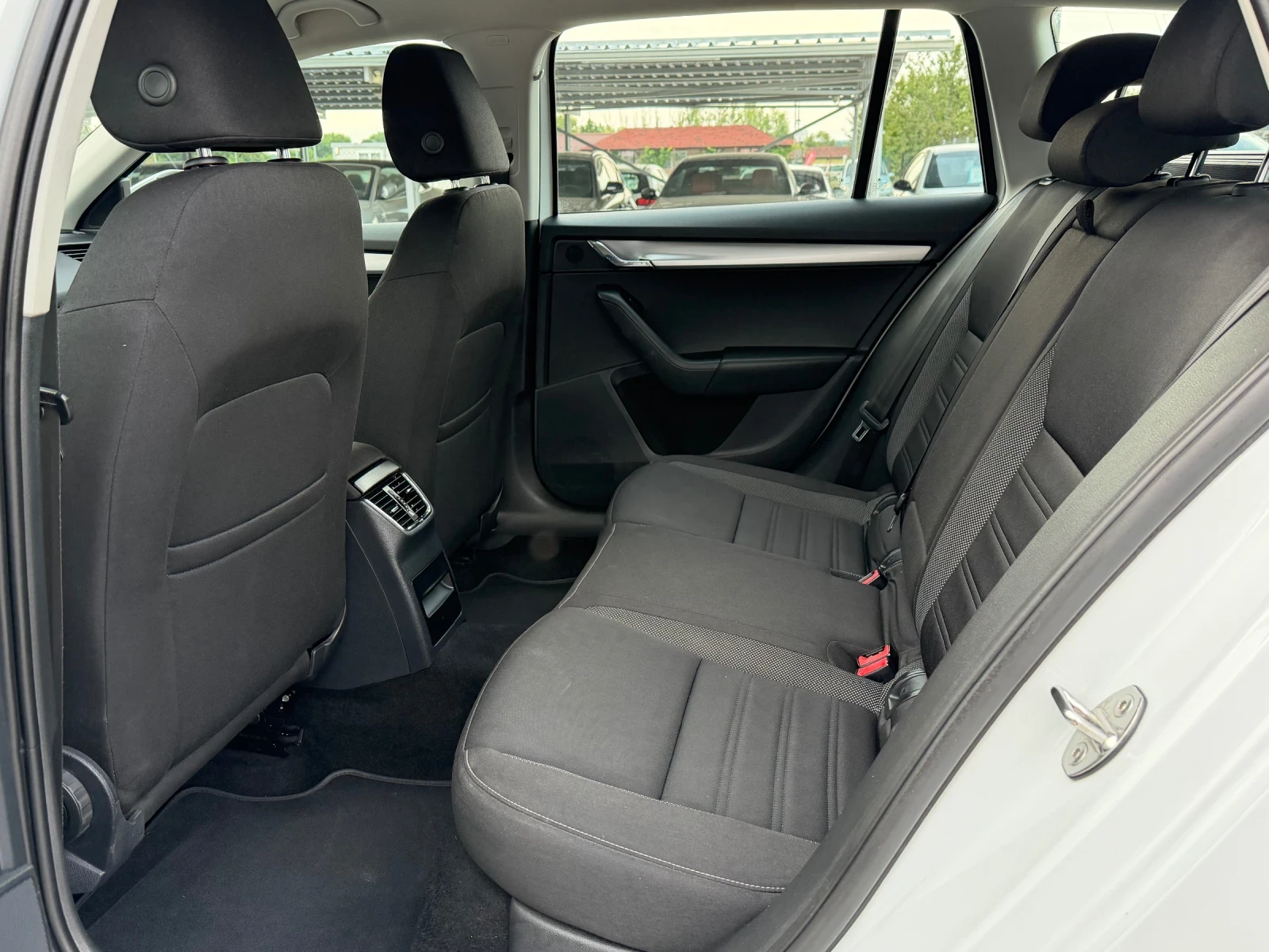 Skoda Octavia 1.6TDI ИТАЛИЯ, снимка 8 - Автомобили и джипове - 55402706