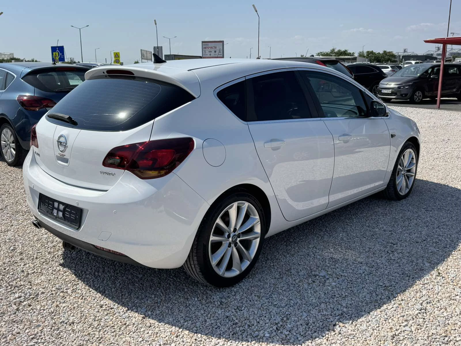Opel Astra 1.4-140kc, снимка 4 - Автомобили и джипове - 55543410