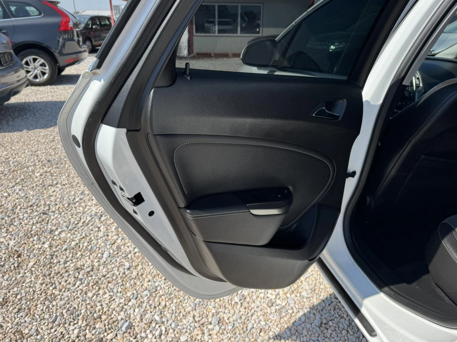 Opel Astra 1.4-140kc, снимка 7 - Автомобили и джипове - 55543410