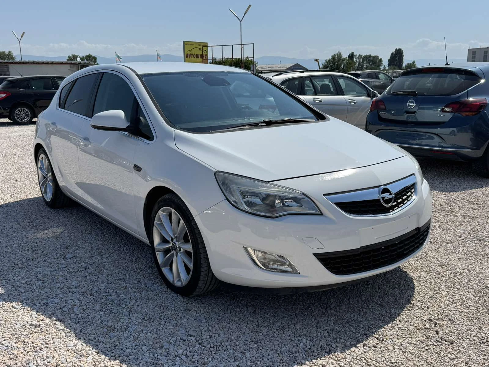 Opel Astra 1.4-140kc, снимка 3 - Автомобили и джипове - 55543410