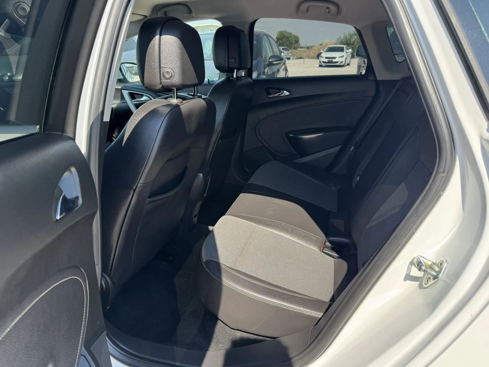 Opel Astra 1.4-140kc, снимка 8 - Автомобили и джипове - 55543410