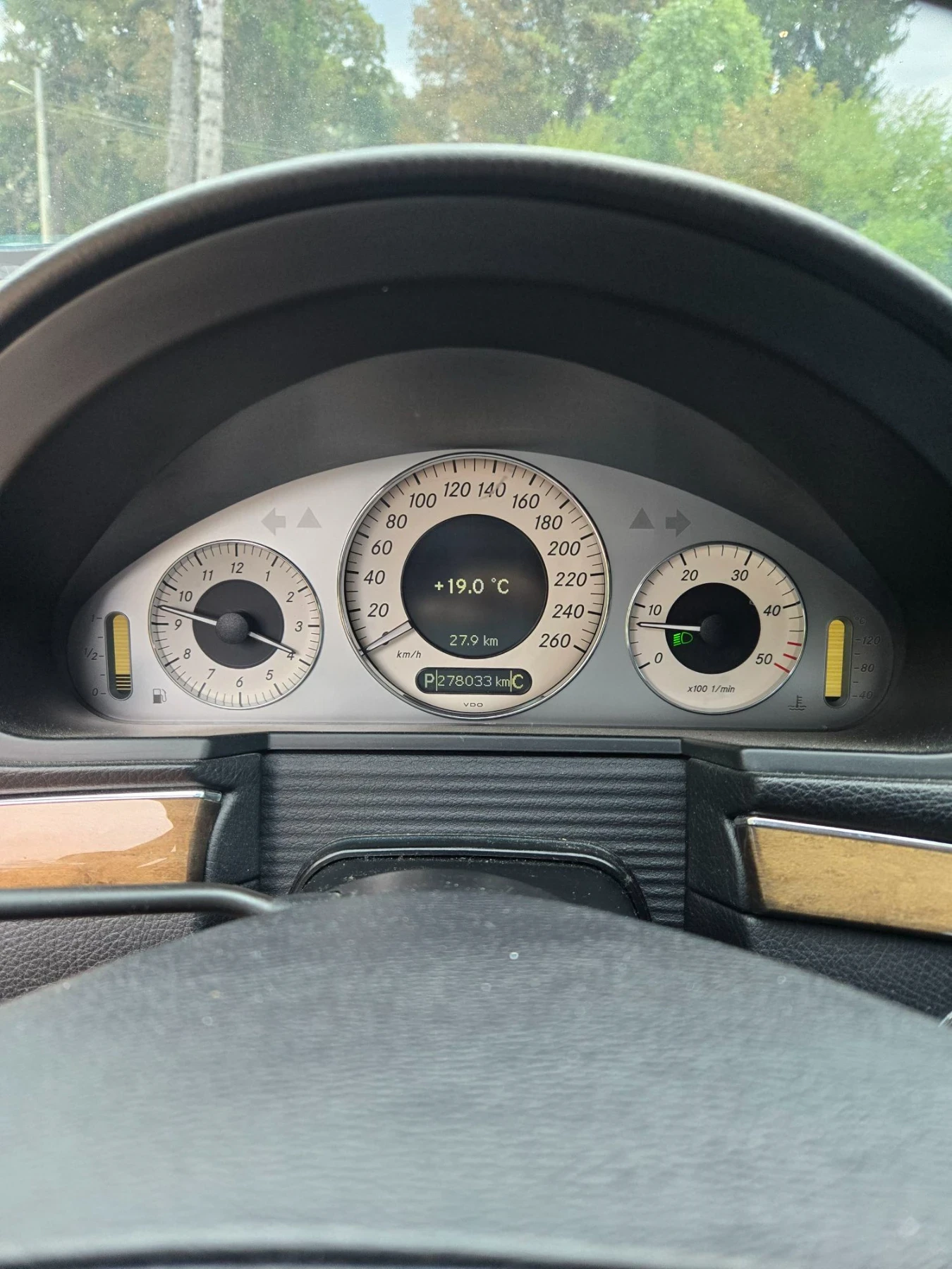 Mercedes-Benz E 320, снимка 15 - Автомобили и джипове - 56171147