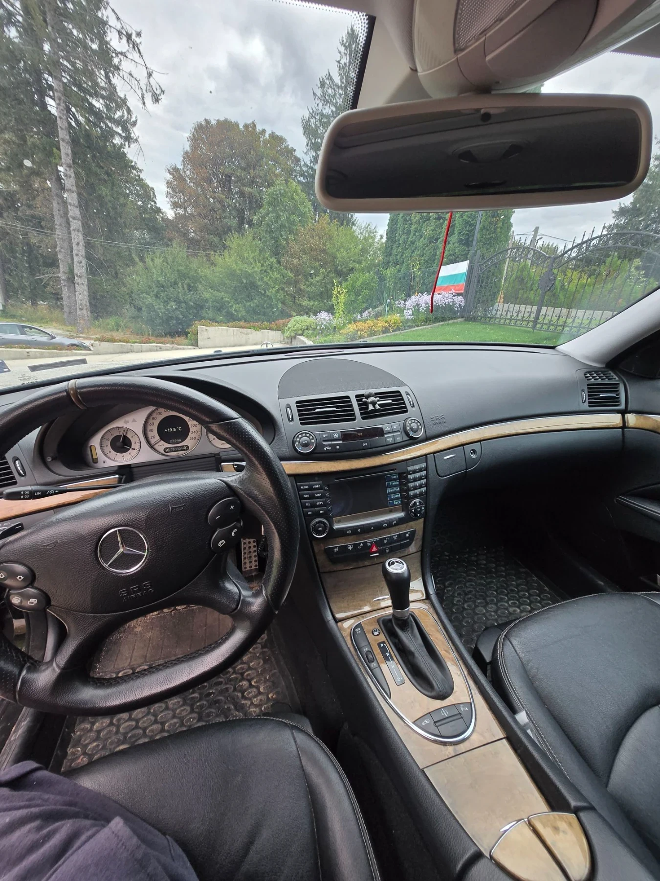 Mercedes-Benz E 320, снимка 8 - Автомобили и джипове - 56171147