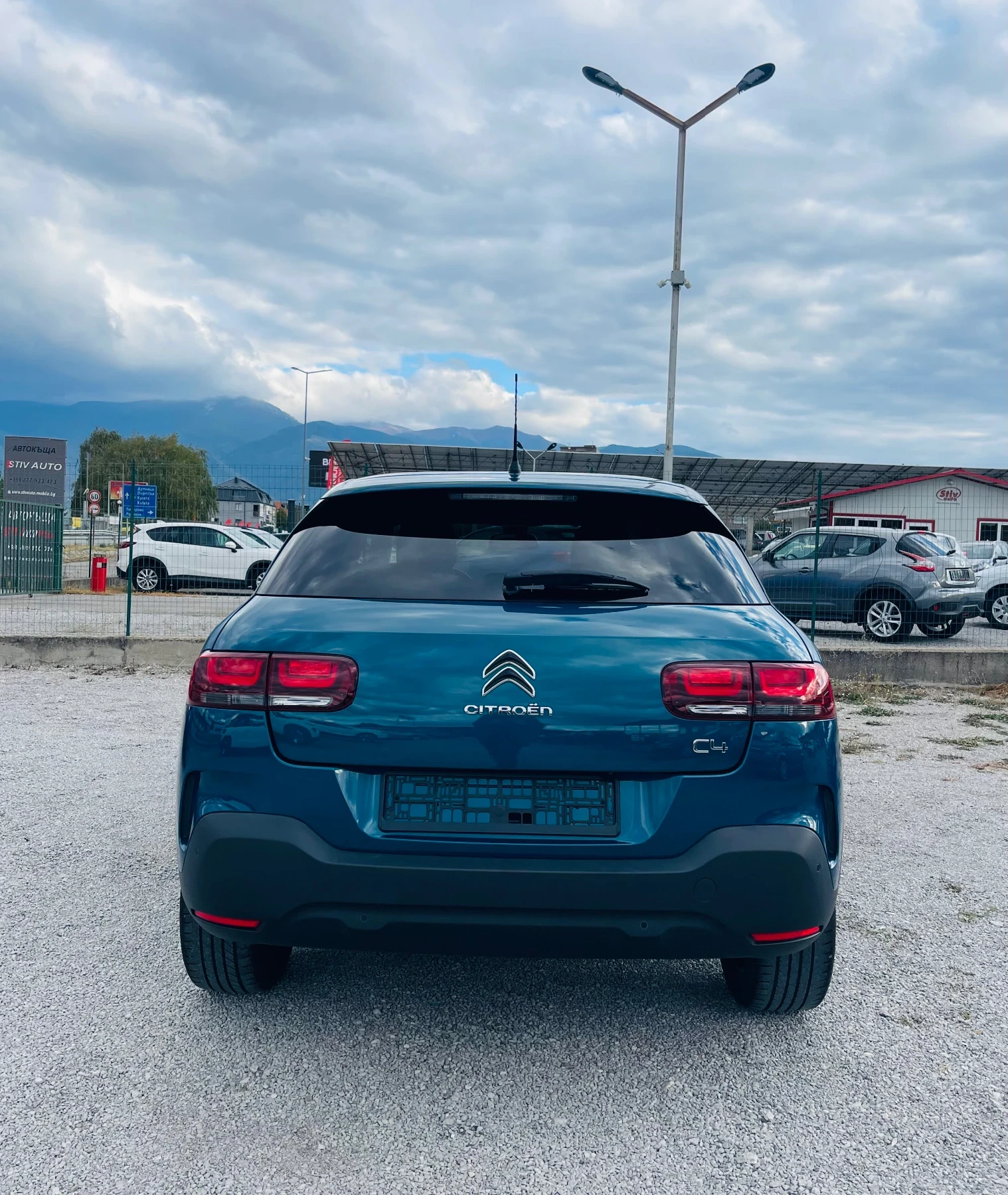 Citroen C4 Cactus 1.2 e-THP * Автомат* Камера* Сервизна история* , снимка 6 - Автомобили и джипове - 56275973