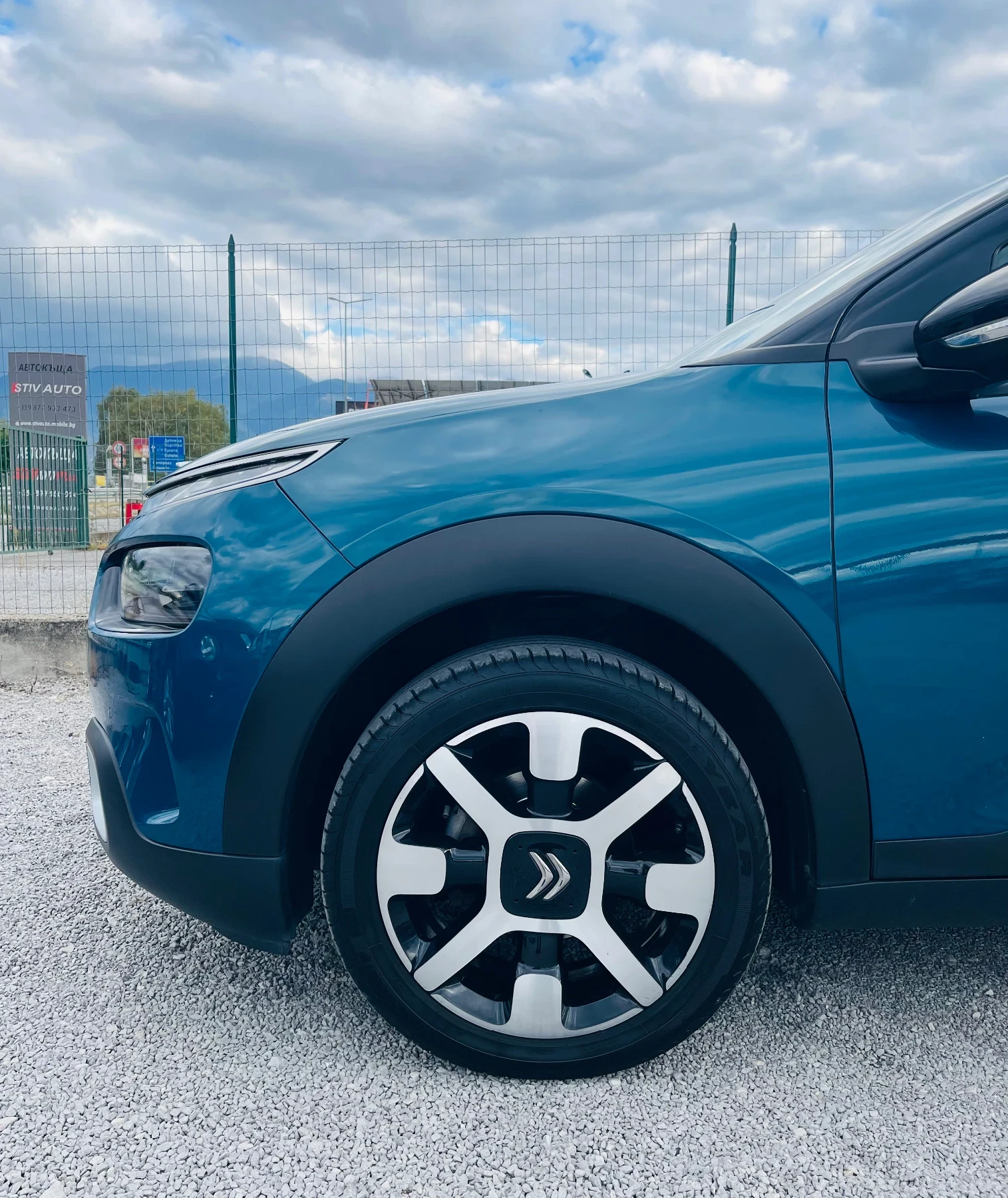 Citroen C4 Cactus 1.2 e-THP * Автомат* Камера* Сервизна история* , снимка 16 - Автомобили и джипове - 56275973