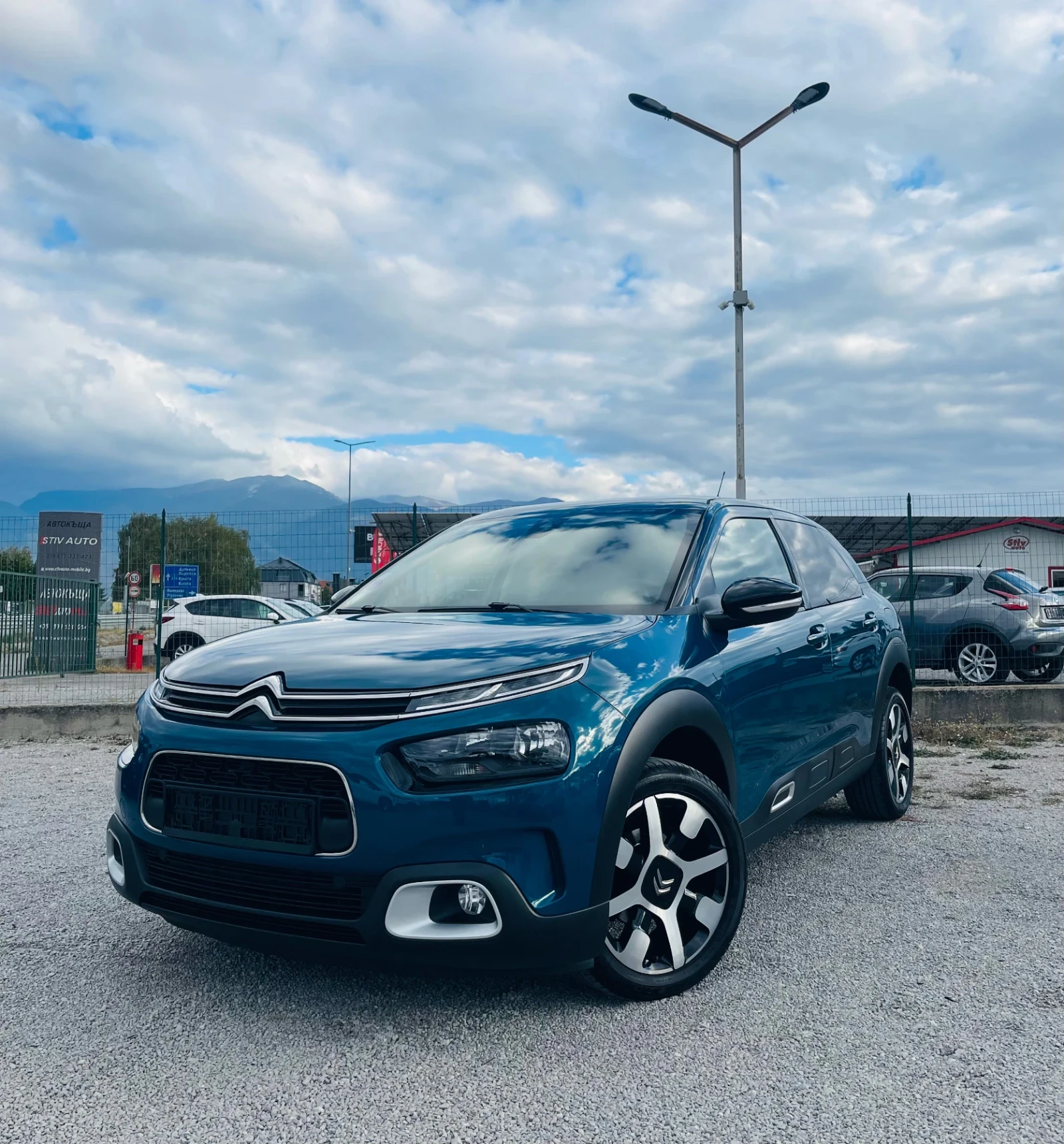 Citroen C4 Cactus 1.2 e-THP * Автомат* Камера* Сервизна история* 