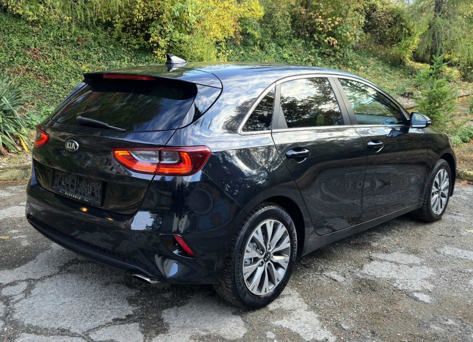 Kia Ceed 1.6crdi First Edition, снимка 4 - Автомобили и джипове - 56549677