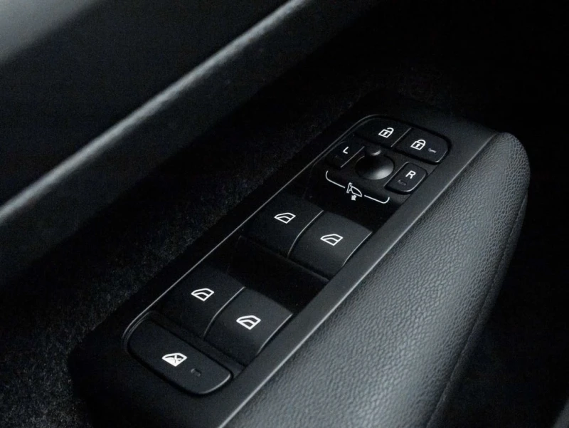 Volvo XC40 * Momentum (excl S60) * CARFAX * ЦЕНА ДО БГ, снимка 13 - Автомобили и джипове - 53100920