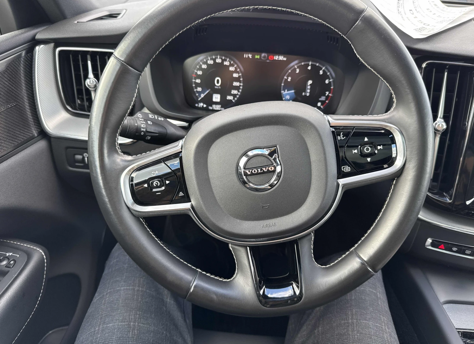 Volvo XC60 R-DESIGN - изображение 9