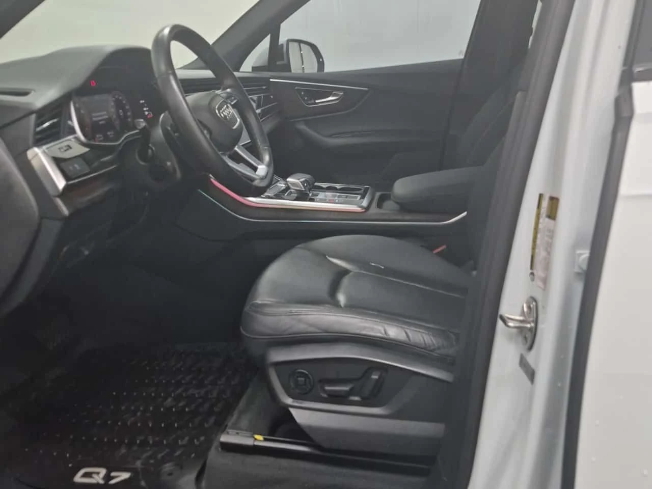 Audi Q7 * CARFAX * 2 КЛЮЧА * ОБДУХВАНЕ * АВТОКРЕДИТ * , снимка 8 - Автомобили и джипове - 55174195