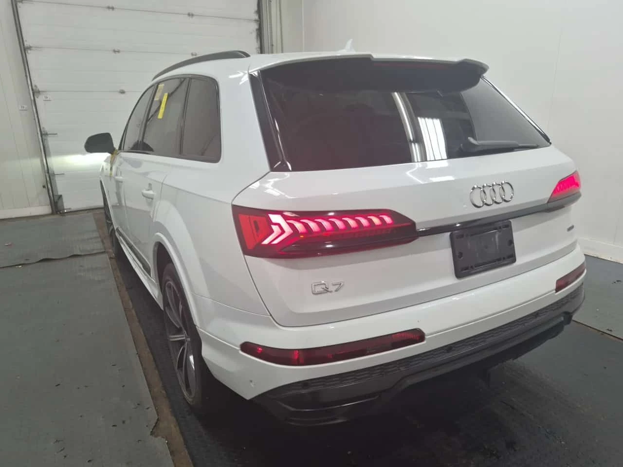 Audi Q7 * CARFAX * 2 КЛЮЧА * ОБДУХВАНЕ * АВТОКРЕДИТ * , снимка 4 - Автомобили и джипове - 55174195