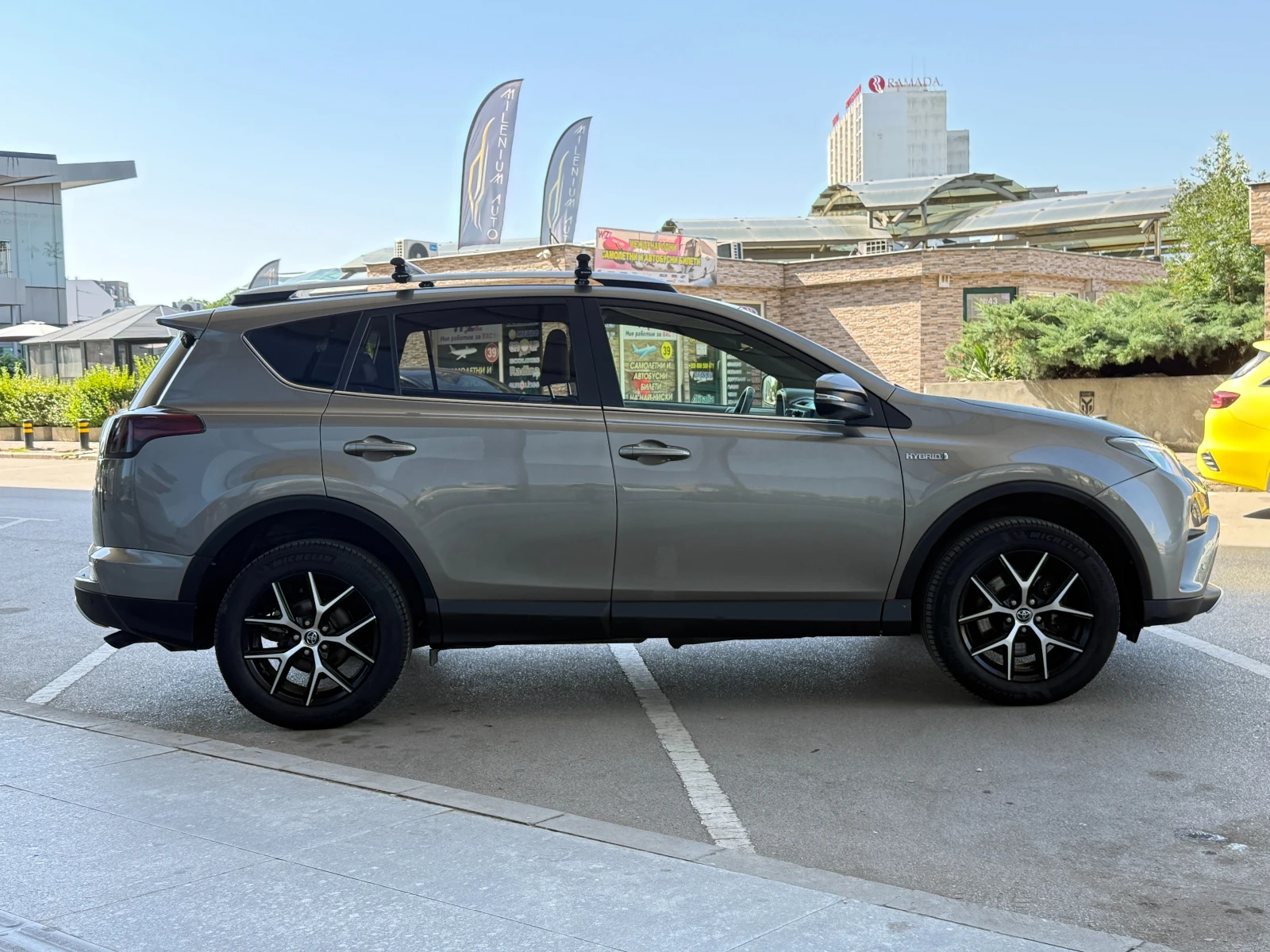 Toyota Rav4 6 МЕСЕЦА ГАРАНЦИЯ/2.5Hybrid 197к.с. Facelift, снимка 6 - Автомобили и джипове - 55188068