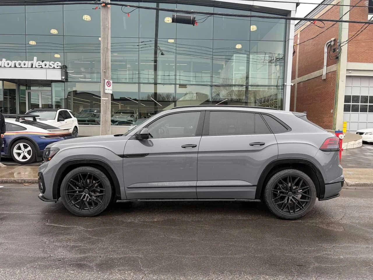 VW Atlas * Execline * CARFAX * ОПЦИЯ ЗА ФИНАНСИРАНЕ, снимка 2 - Автомобили и джипове - 56253132