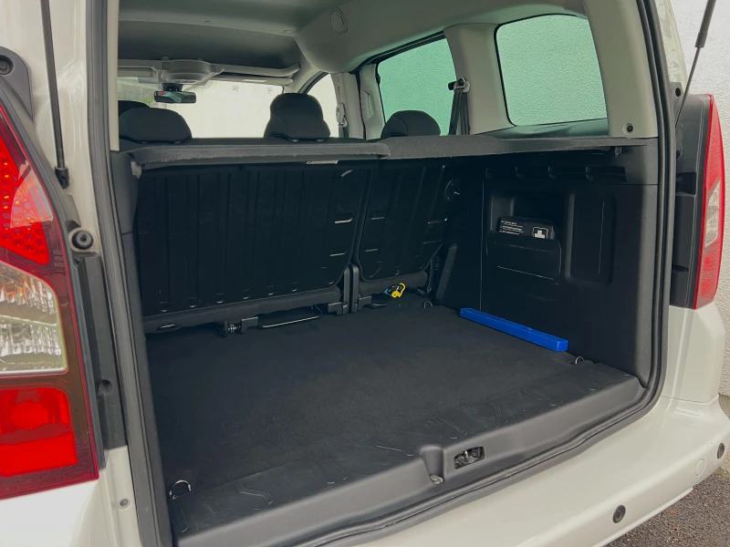 Peugeot Partner Tepee 1.6BlueHDi Автоматик УНИКАЛЕН, снимка 13 - Автомобили и джипове - 50328813