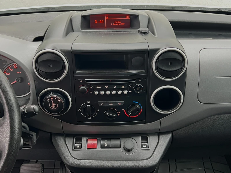 Peugeot Partner Tepee 1.6BlueHDi Автоматик УНИКАЛЕН, снимка 9 - Автомобили и джипове - 50328813