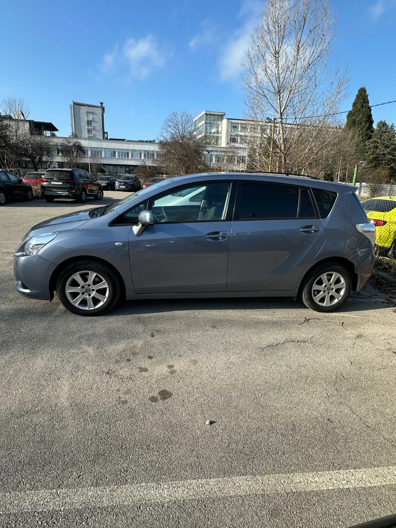 Toyota Verso 2.0D-4D Luxury Keyless Камера Подгрев Печка, снимка 3 - Автомобили и джипове - 52883936