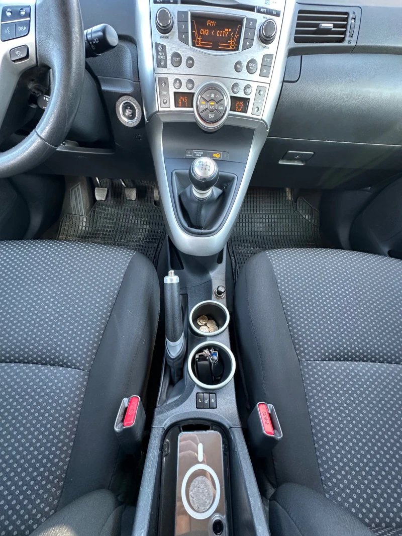 Toyota Verso 2.0D-4D Luxury Keyless Камера Подгрев Печка, снимка 9 - Автомобили и джипове - 52883936