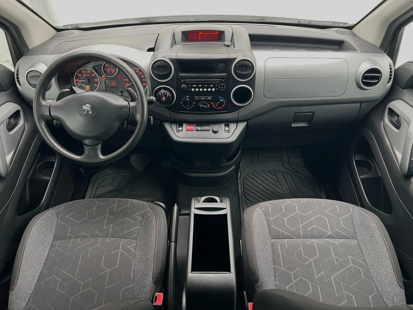 Peugeot Partner Tepee 1.6BlueHDi Автоматик УНИКАЛЕН - изображение 7