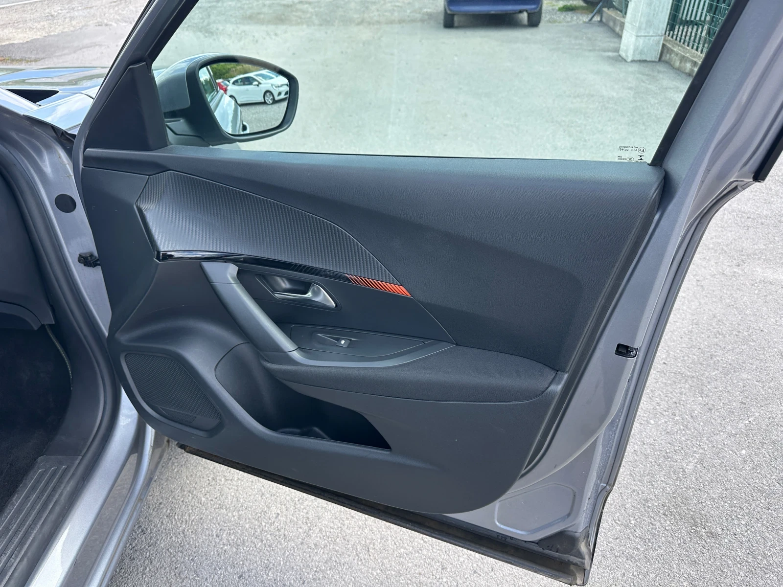 Peugeot 2008 1.5 BlueHDI EAT8 - изображение 8
