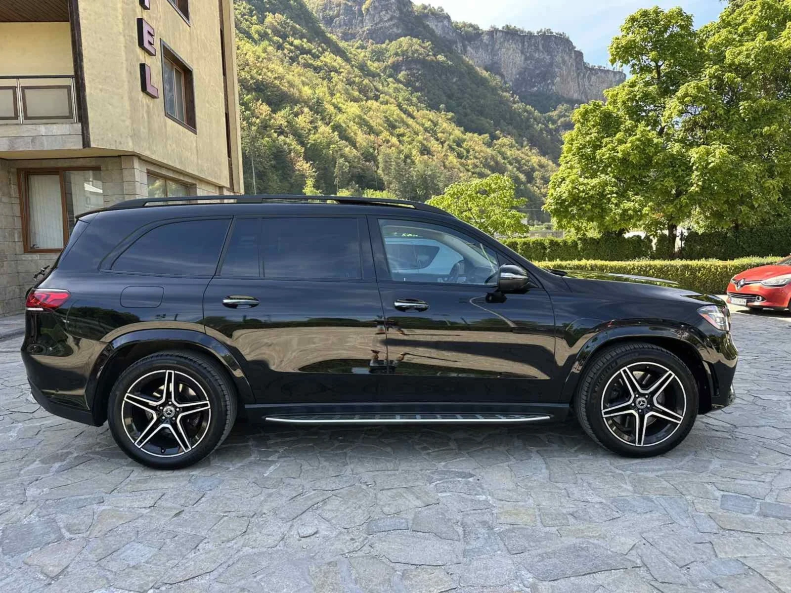 Mercedes-Benz GLS 450 4Mati/AMG/EQ BOOST/Head-Up/PANO/Масаж/7места/Вакум - изображение 4