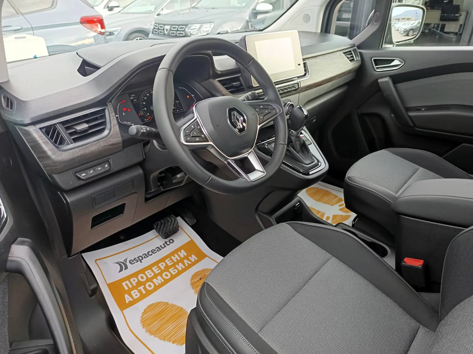 Renault Kangoo 1.3Tce 130 EDC/ N1 (4+ 1)м., снимка 13 - Автомобили и джипове - 52495080