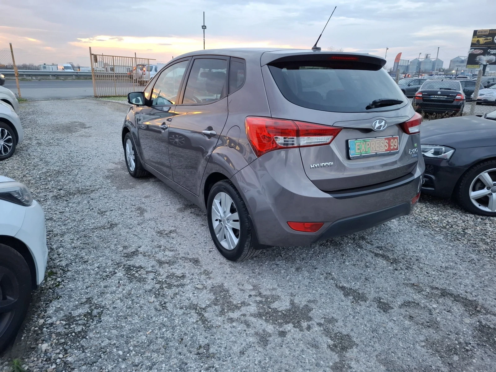 Hyundai Ix20 1.6i - изображение 4