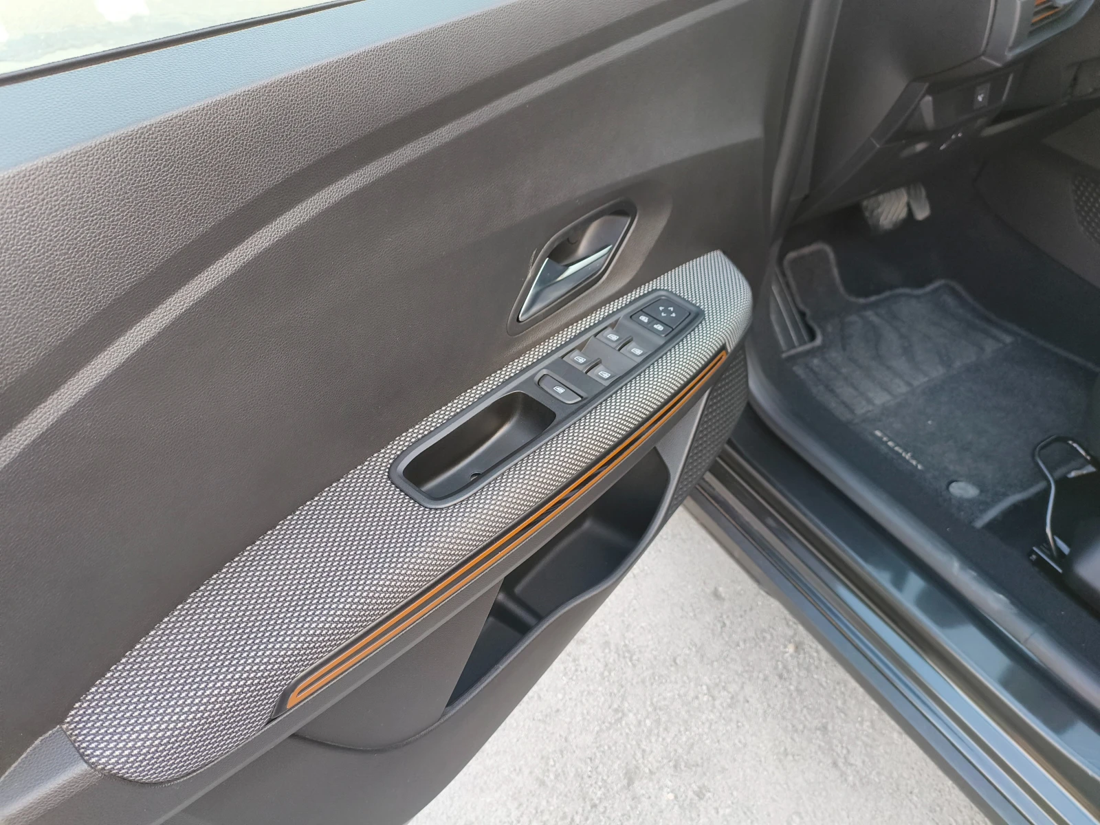 Dacia Sandero Stepway TCe 90 CVT, снимка 11 - Автомобили и джипове - 53741018