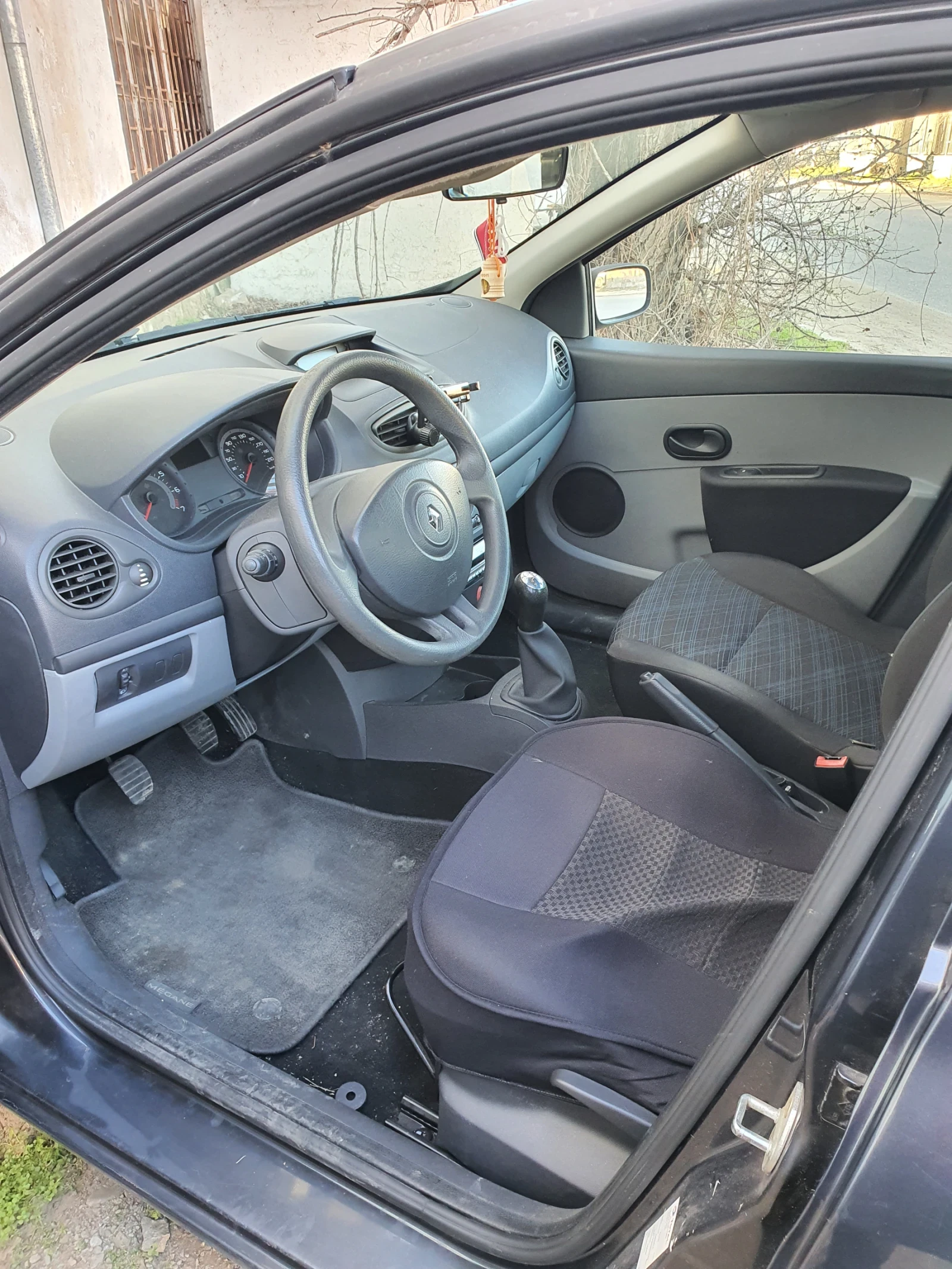 Renault Clio 1.2 16v, снимка 8 - Автомобили и джипове - 53799917