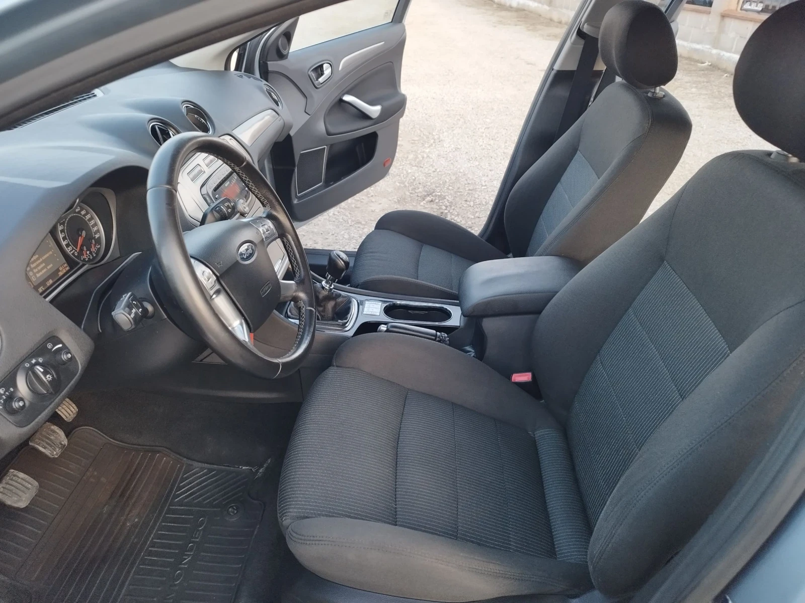 Ford Mondeo 2.0 tdci Titanium, снимка 11 - Автомобили и джипове - 53867778