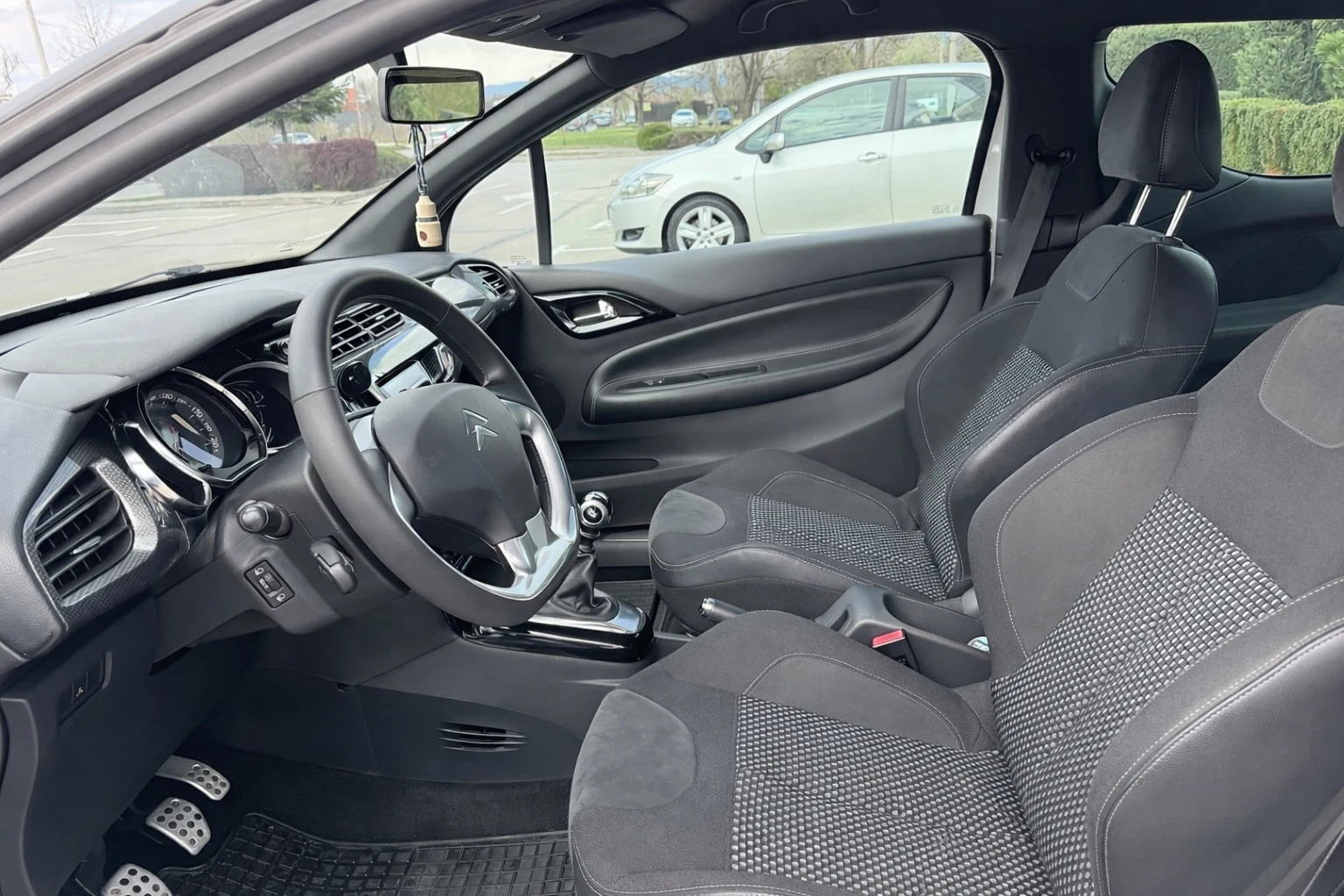 Citroen DS3 1.6 Turbo 190+ + + , снимка 8 - Автомобили и джипове - 54160952