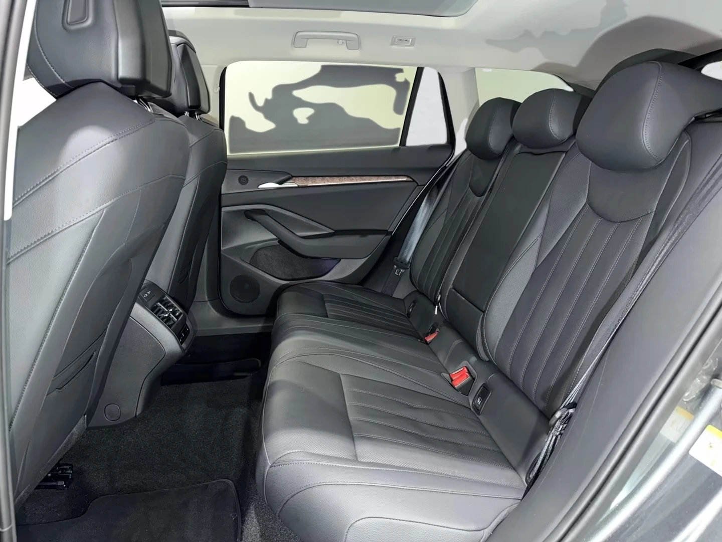 Skoda Superb 2.0 TDI / L&K / CANTON / HEAD UP / DCC / PANO /, снимка 12 - Автомобили и джипове - 54710811