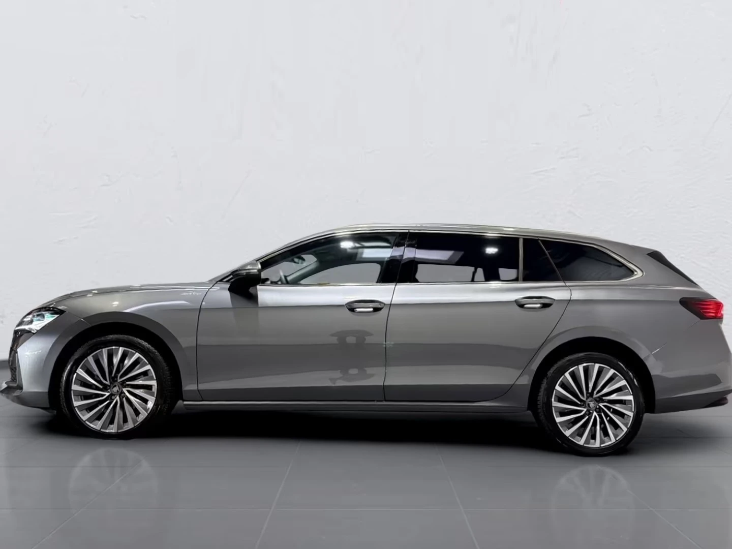 Skoda Superb 2.0 TDI / L&K / CANTON / HEAD UP / DCC / PANO /, снимка 3 - Автомобили и джипове - 54710811