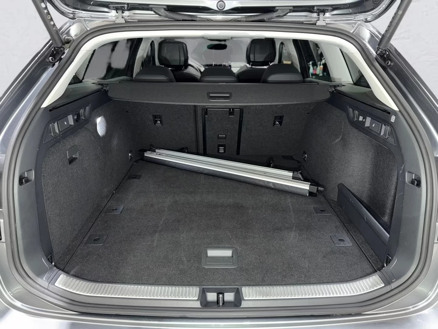 Skoda Superb 2.0 TDI / L&K / CANTON / HEAD UP / DCC / PANO /, снимка 14 - Автомобили и джипове - 54710811